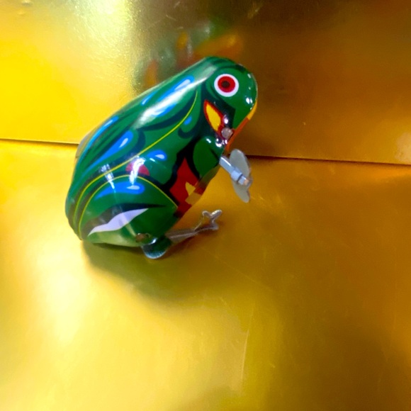 VINTAGE TIN FROG JUMPING WIND UP COLLECTIBLE TOY WORKS! 3”x2” - Picture 5 of 8
